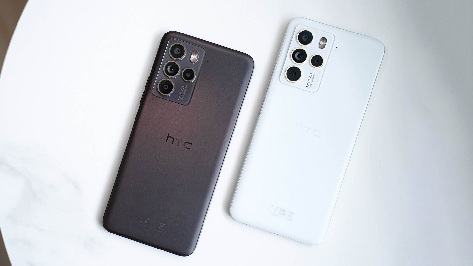 【htc新聞圖檔】htc U23 Pro咖啡黑與慕雪白 2